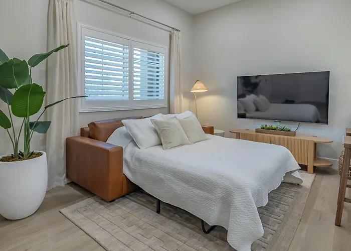 Apartment Away From Walk To Dining, Coffee & The Loop *