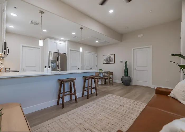 Away From Walk To Dining, Coffee & The Loop Apartment Tucson