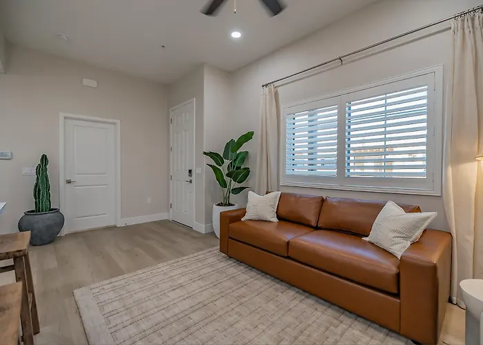 Apartment Away From Walk To Dining, Coffee & The Loop