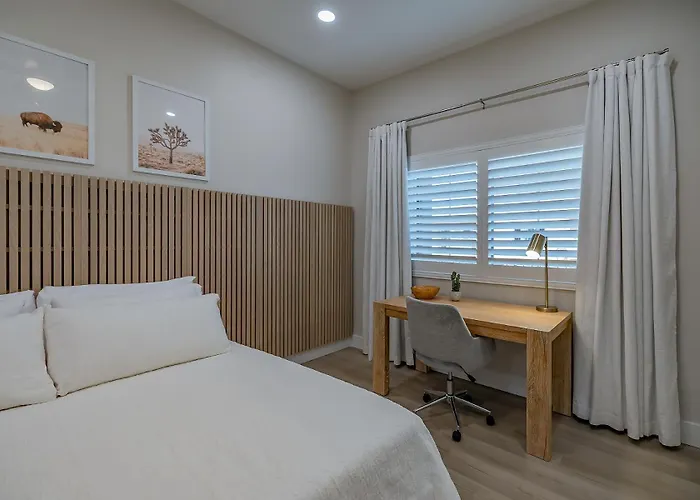 Apartment Away From Walk To Dining, Coffee & The Loop